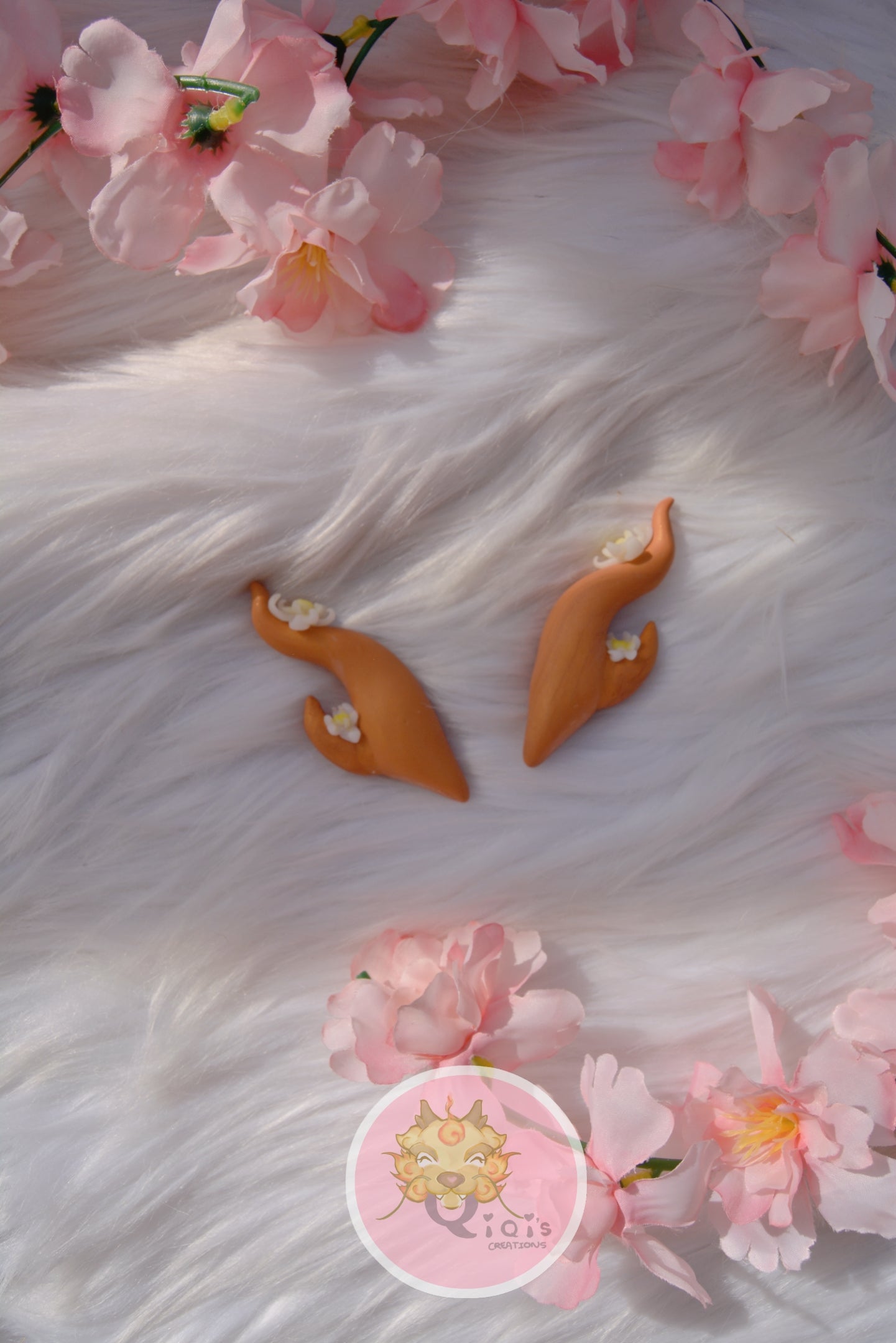 Rose-gold lily Chinese dragon horns